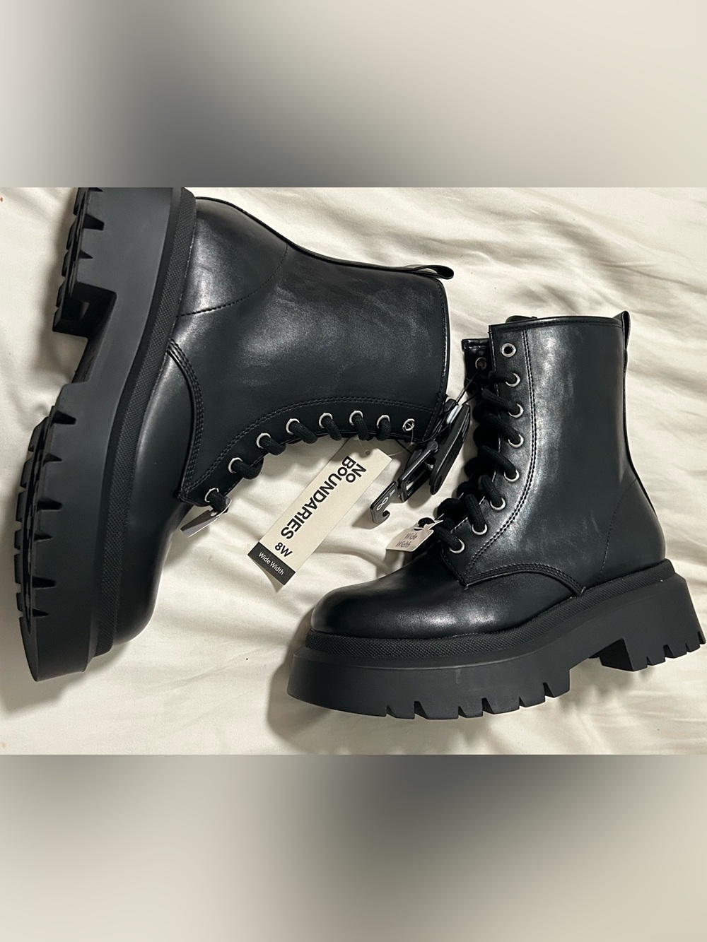 No Boundaries Black Chunky Lace-Up Combat Boots size 8 NWT - Picture 1 of 6